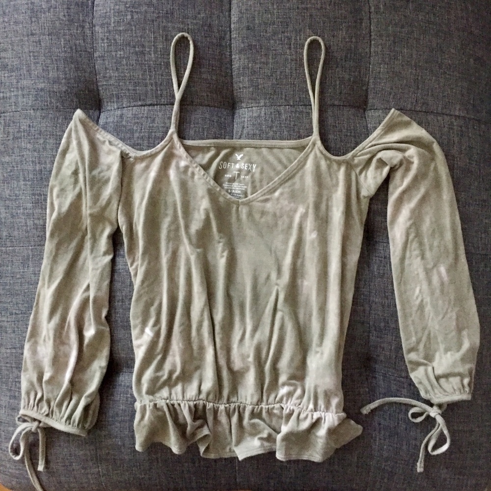 American Eagle cold shoulder top Size S/Small SOFT